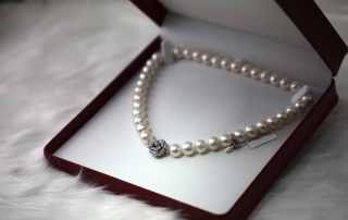 pearl necklace