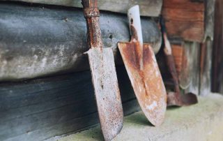 How to Clean and Remove Rust from Garden Tools